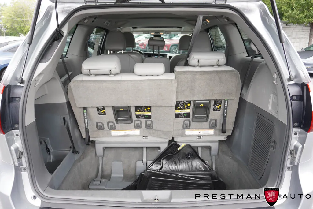 Toyota Sienna photo 39