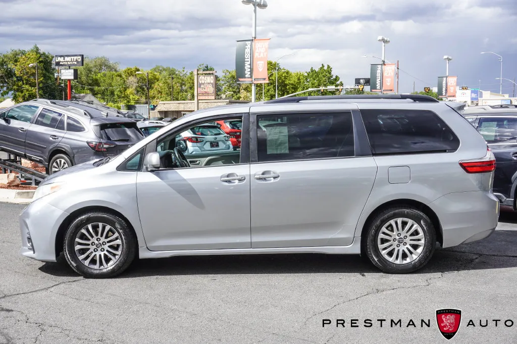 Toyota Sienna photo 17