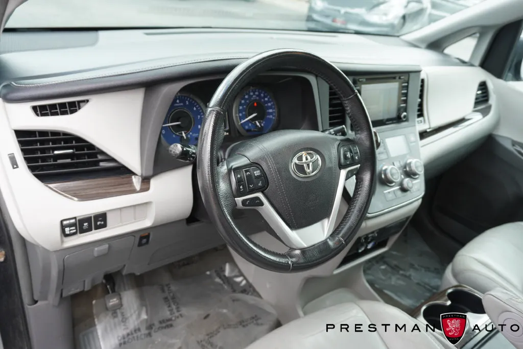 Toyota Sienna photo 24