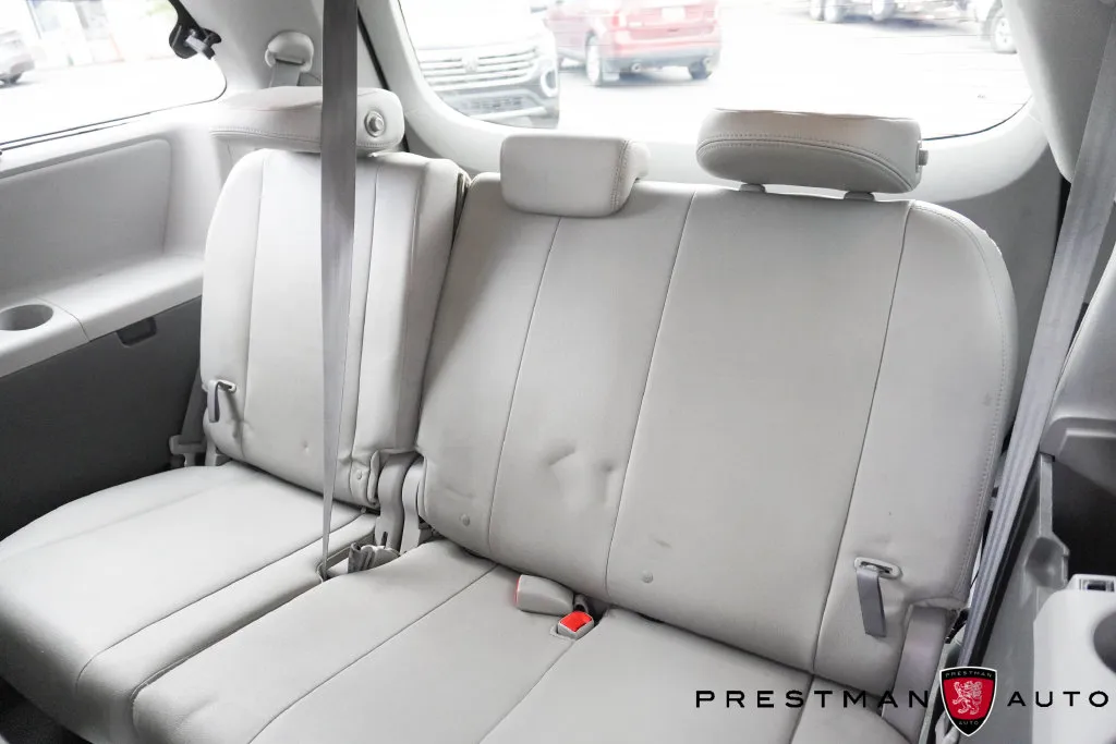 Toyota Sienna photo 37