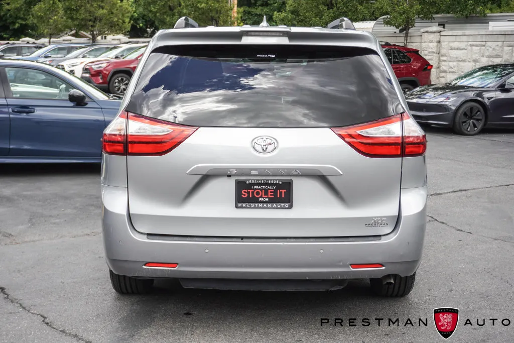 Toyota Sienna photo 19