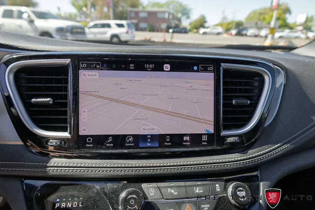 Chrysler Pacifica photo 22