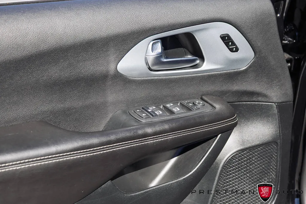 Chrysler Pacifica photo 28