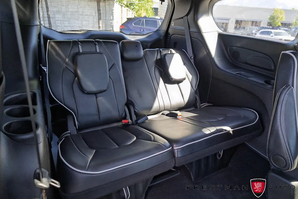 Chrysler Pacifica photo 8