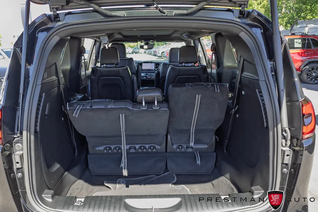 Chrysler Pacifica photo 46