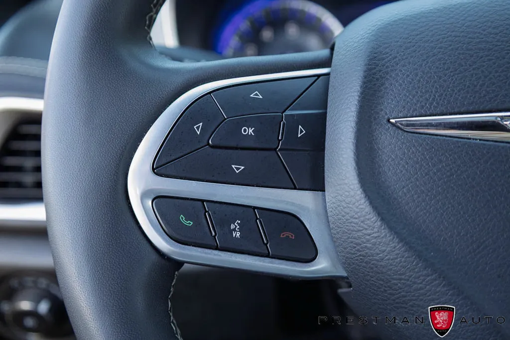 Chrysler Pacifica photo 31