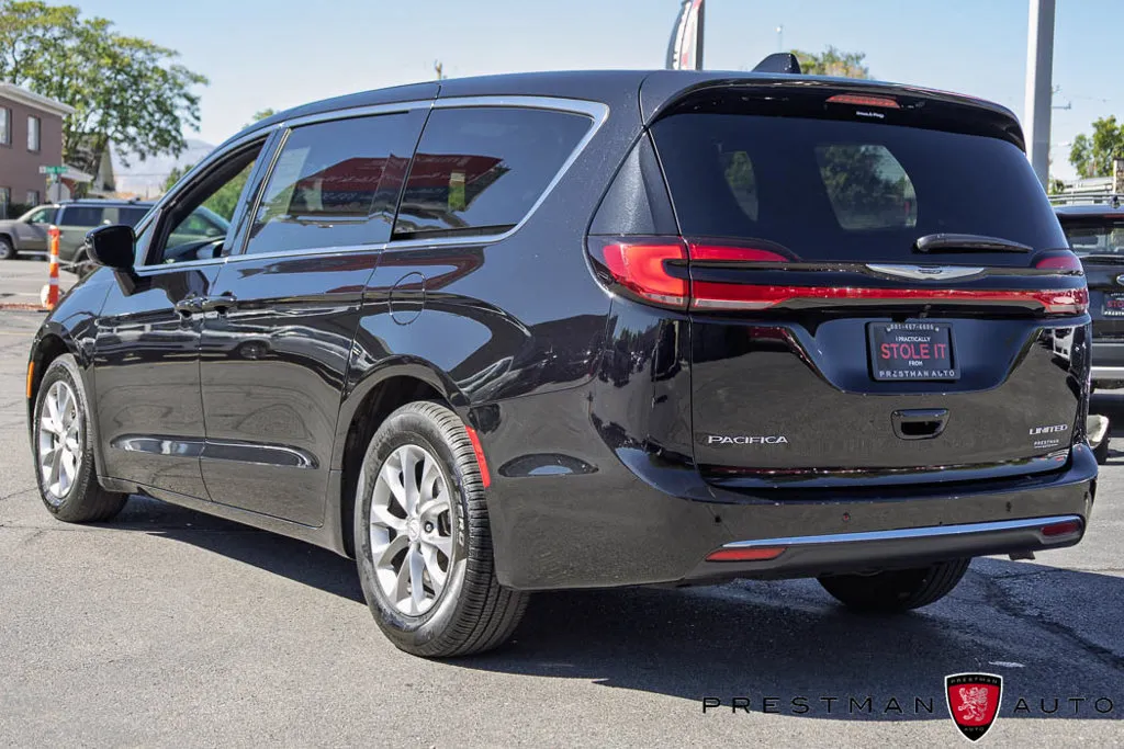 Chrysler Pacifica photo 18