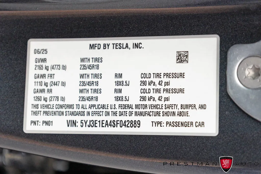 Tesla Model 3 photo 36