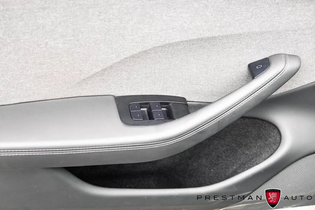 Tesla Model 3 photo 28