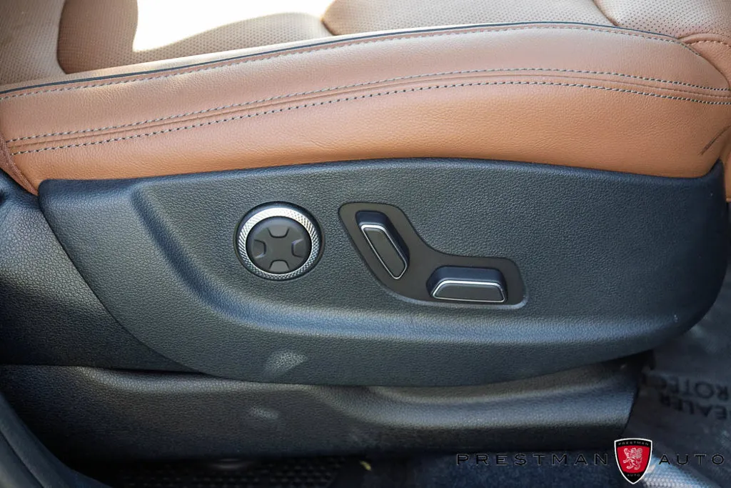Genesis GV70 photo 23