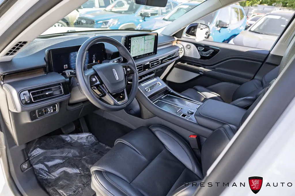 Lincoln Aviator photo 26