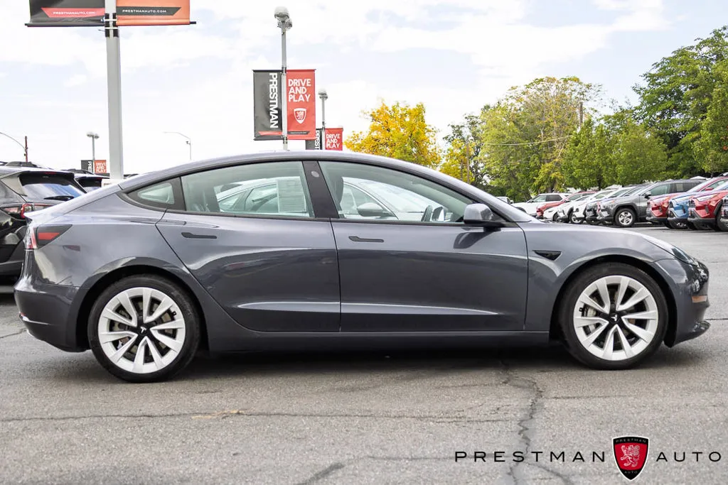 Tesla Model 3 photo 18