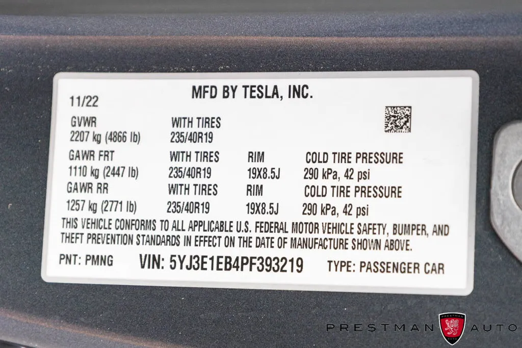 Tesla Model 3 photo 36
