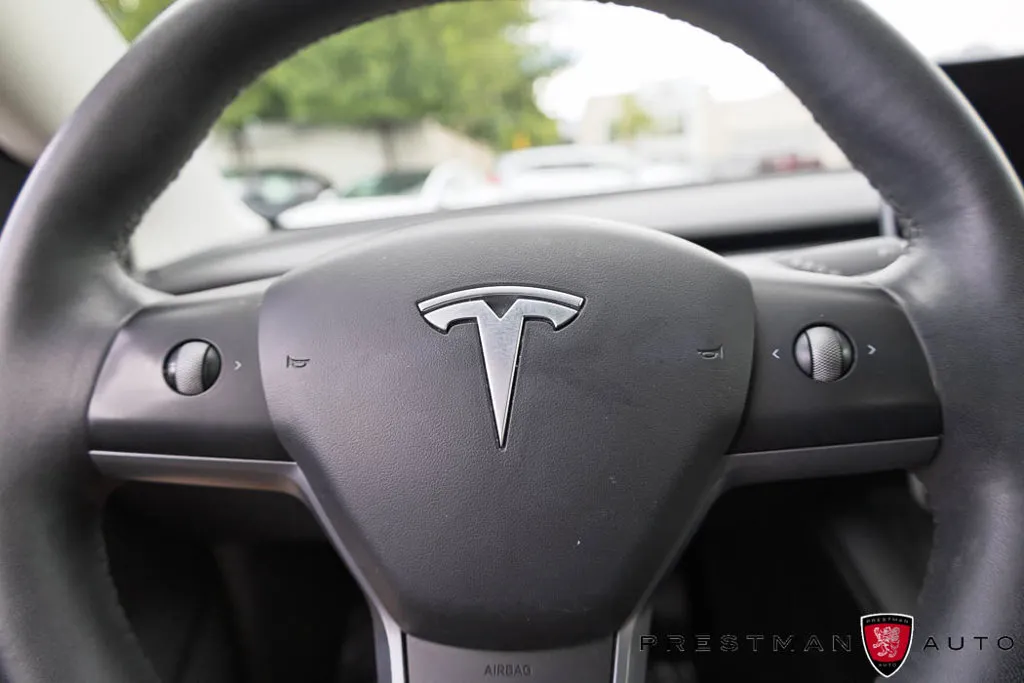 Tesla Model 3 photo 29