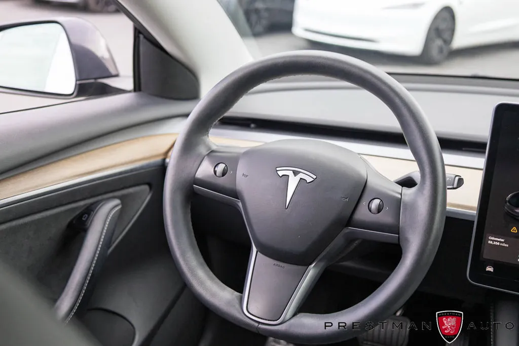 Tesla Model 3 photo 32