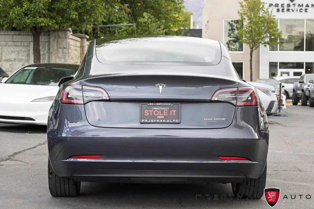 Tesla Model 3 photo 16