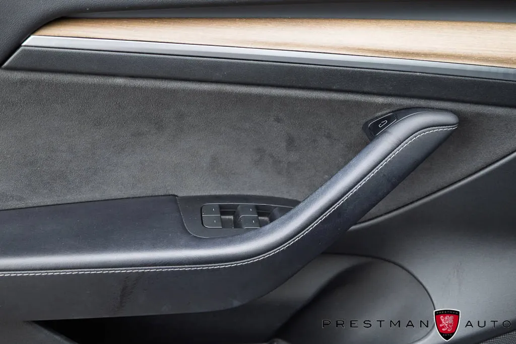 Tesla Model 3 photo 28