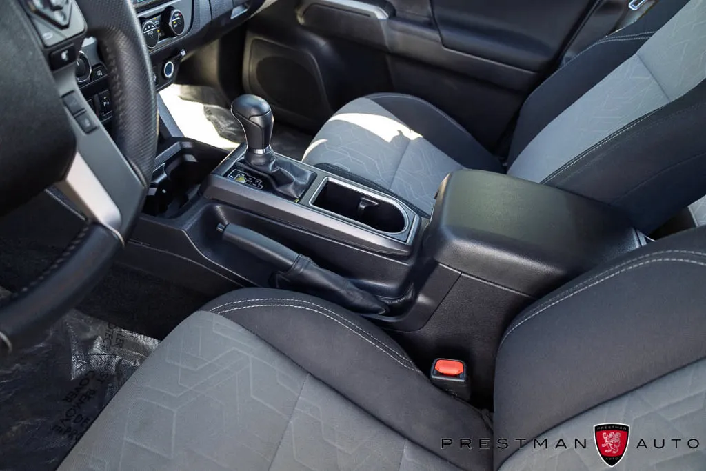 Toyota Tacoma photo 38