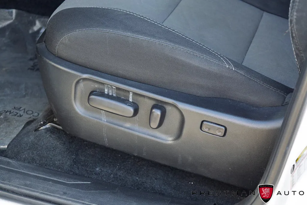Toyota Tacoma photo 24