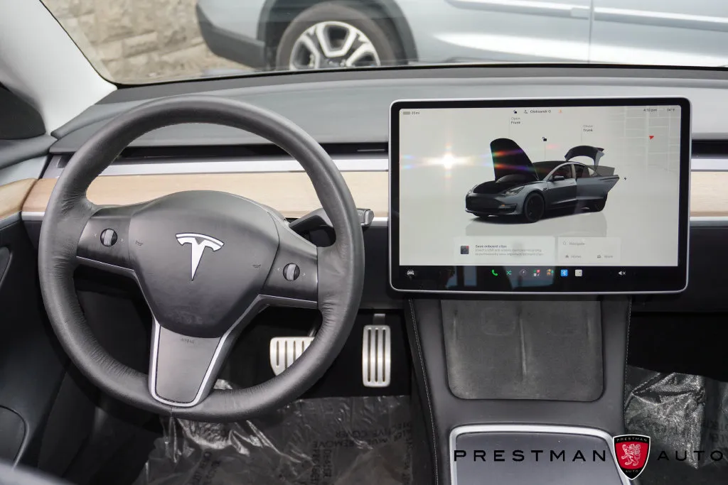 Tesla Model 3 photo 2