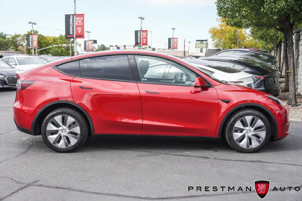 Tesla Model Y photo 16