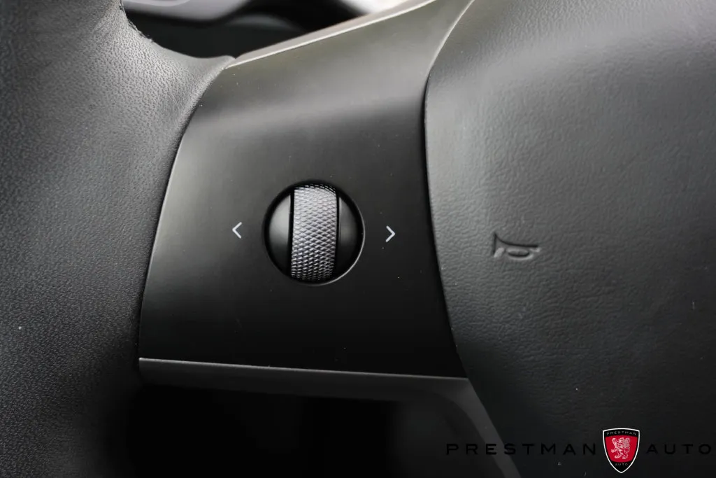 Tesla Model Y photo 20