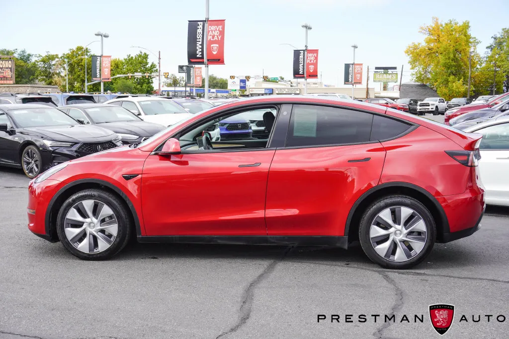 Tesla Model Y photo 12