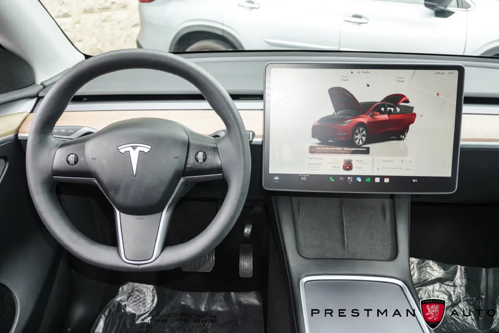 Tesla Model Y photo 2