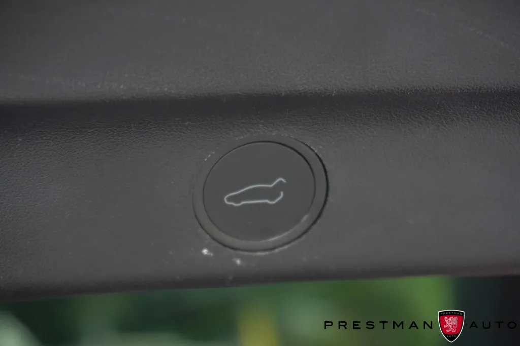Tesla Model Y photo 29