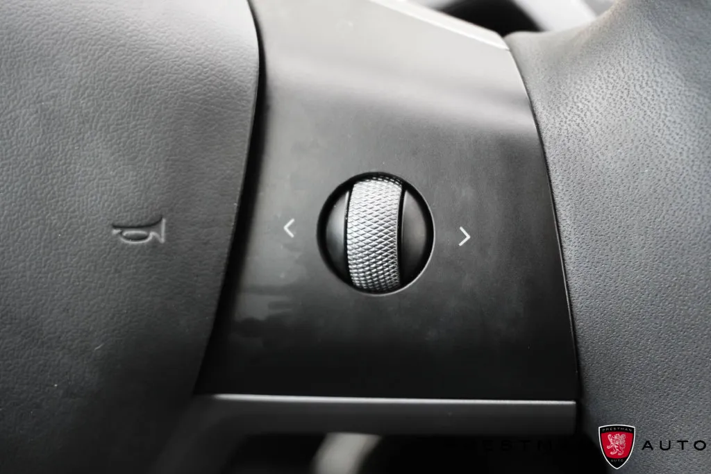 Tesla Model Y photo 21