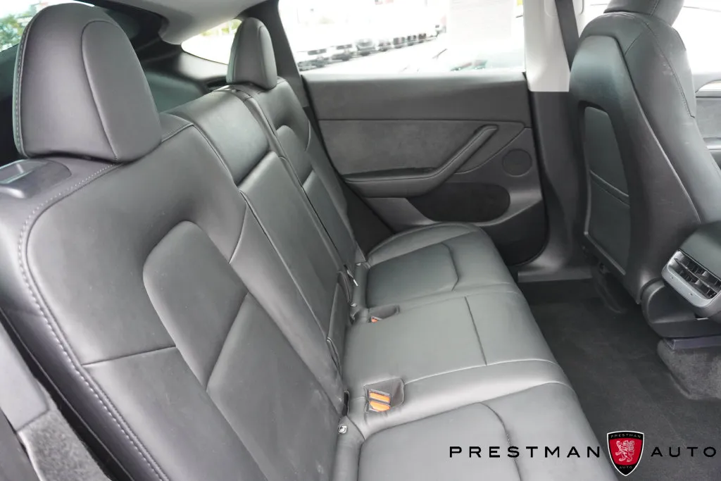 Tesla Model Y photo 30