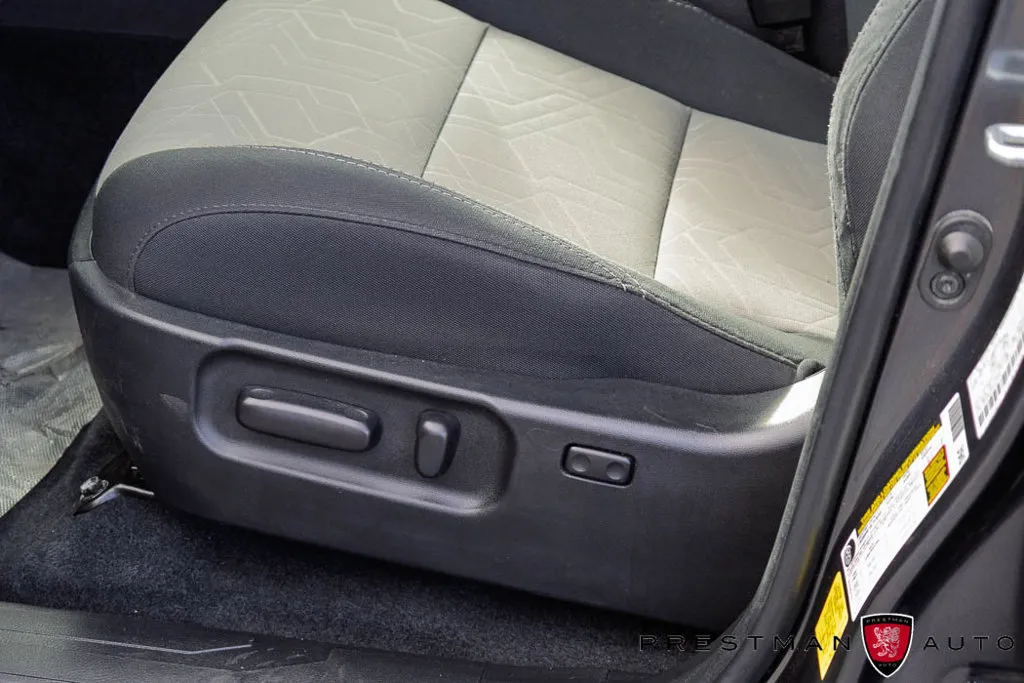 Toyota Tacoma photo 24