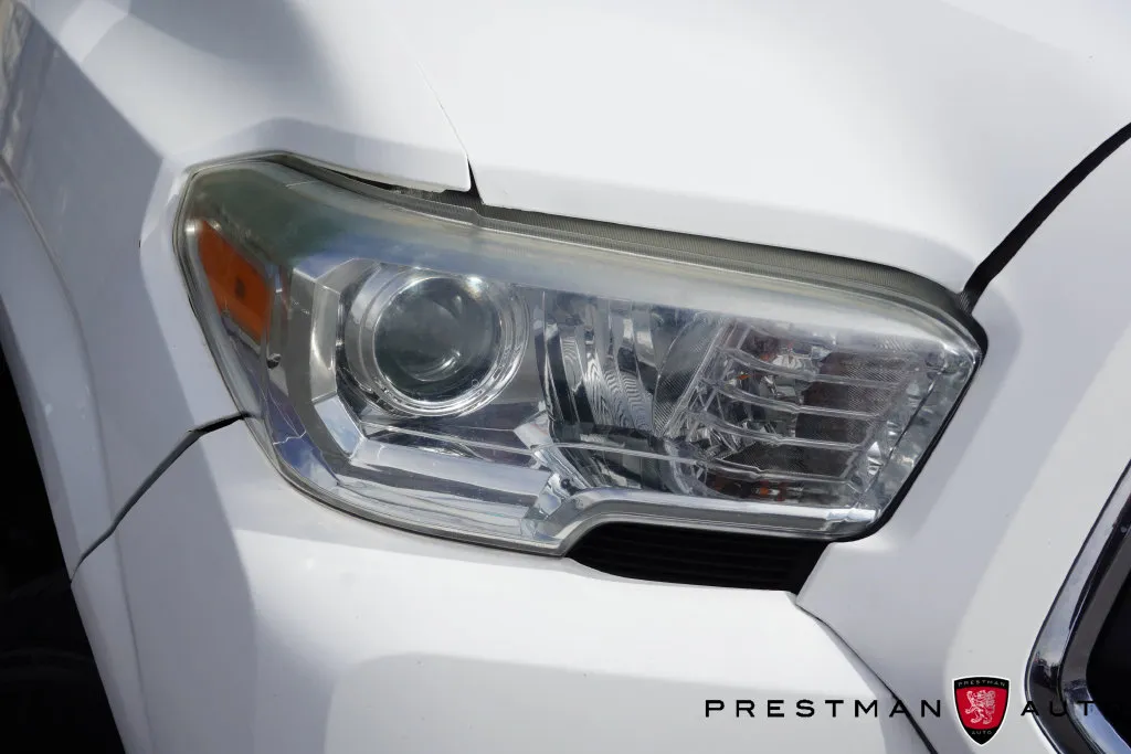 Toyota Tacoma photo 14
