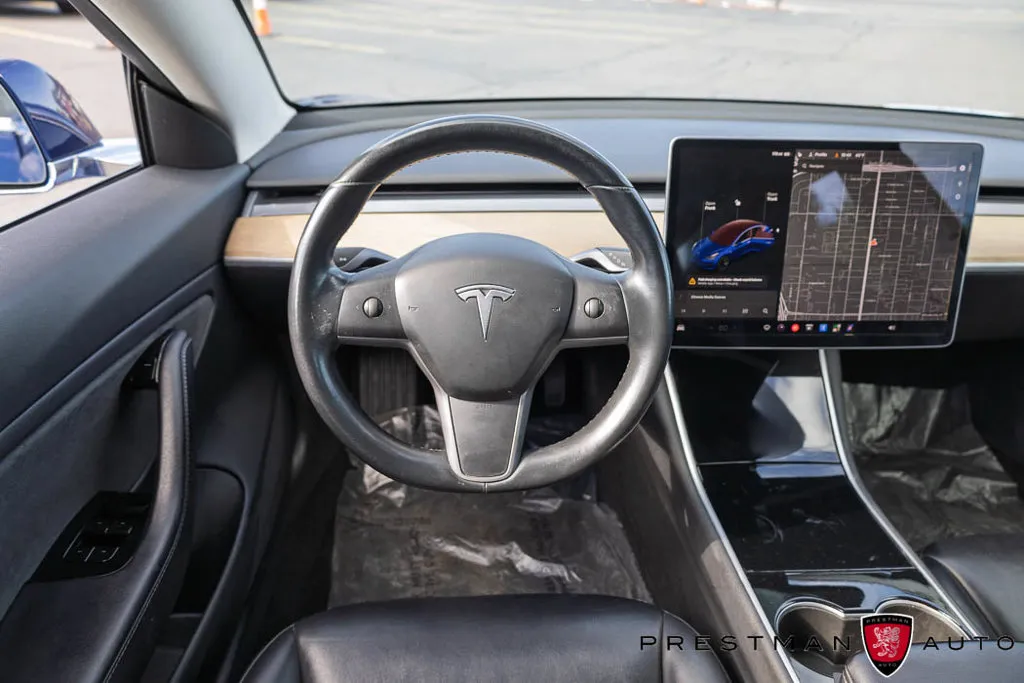 Tesla Model 3 photo 2
