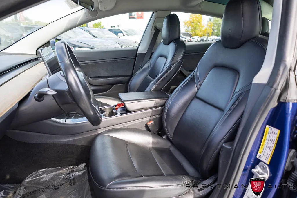 Tesla Model 3 photo 17