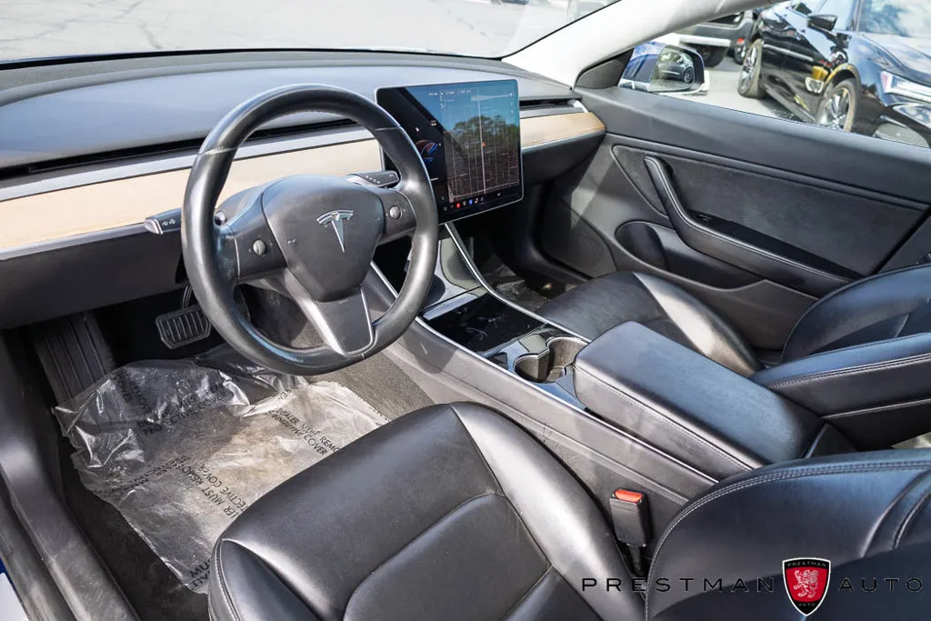Tesla Model 3 photo 16