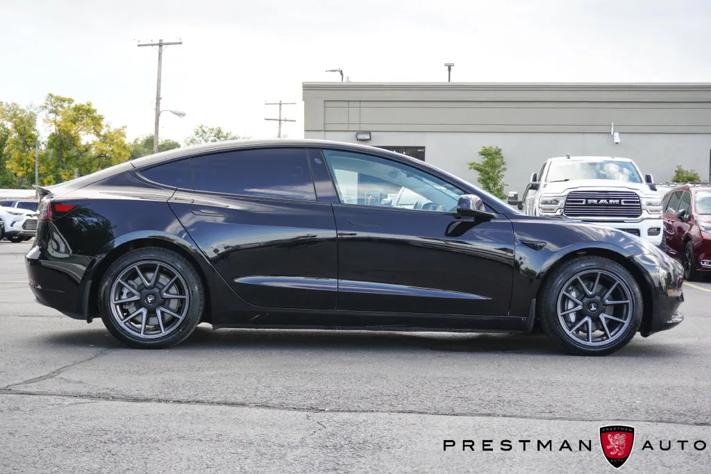 Tesla Model 3 photo 9