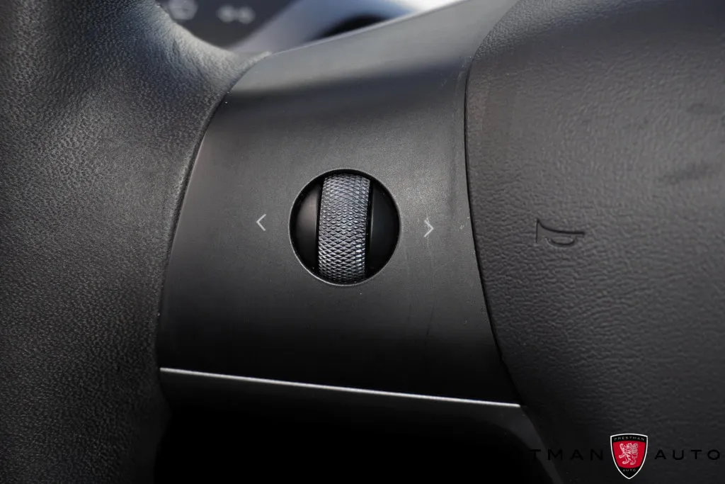Tesla Model 3 photo 15
