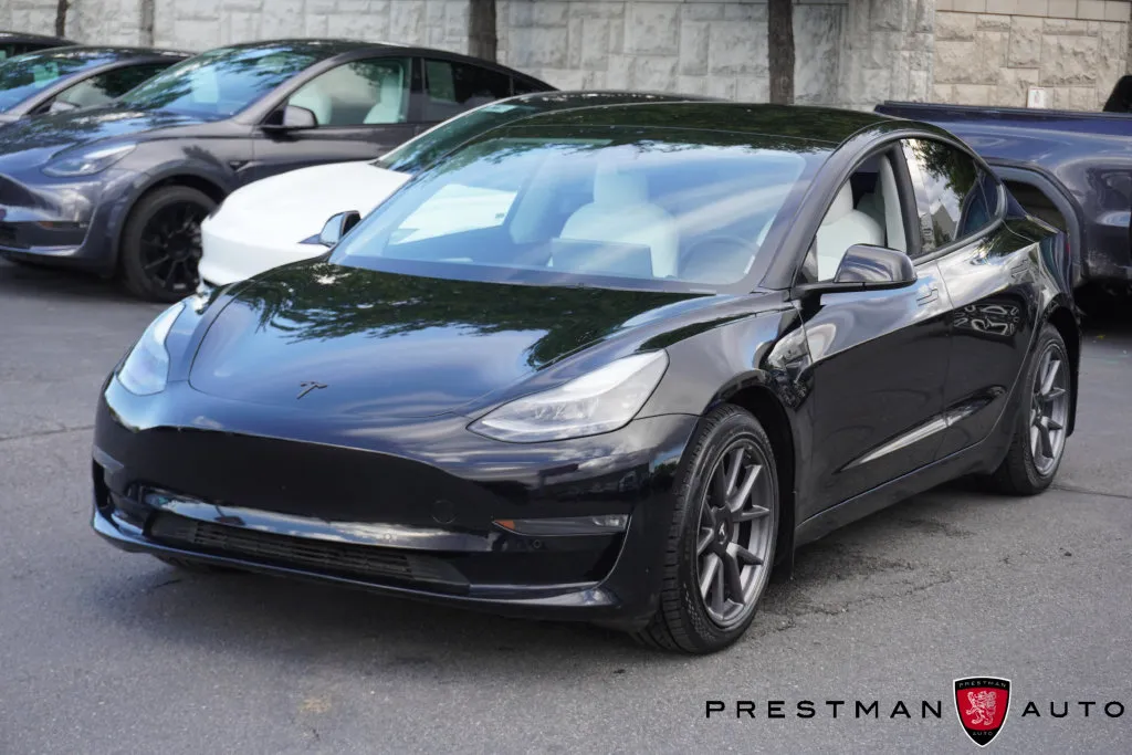 Tesla Model 3 photo 3