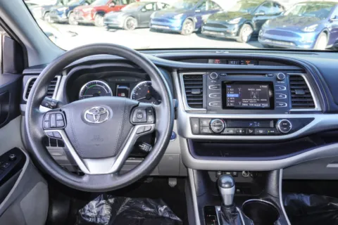 Photos of 2019 Toyota Highlander Hybrid LE for sale in Salt Lake City, UT at Prestman Auto
