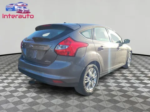 More photos of 2012 Ford Focus SEL Hatchback 4D at Interauto, MA