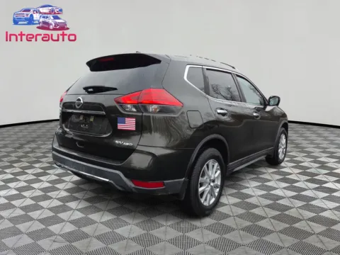 More photos of 2017 Nissan Rogue SV (2017.5) Sport Utility 4D at Interauto, MA