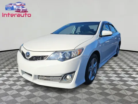 White 2013 Toyota Camry SE Sedan 4D for sale in Plainville, MA