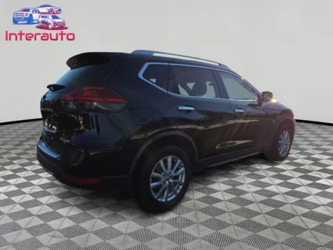 More photos of 2017 Nissan Rogue SV Sport Utility 4D at Interauto, MA