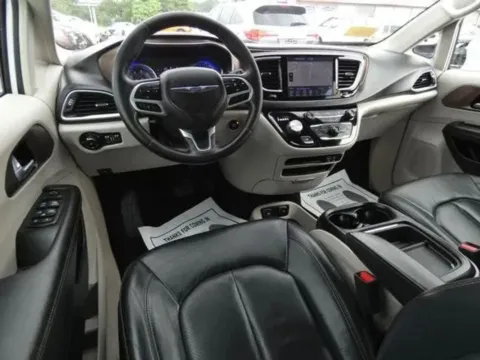 More photos of 2018 Chrysler Pacifica Touring L Minivan 4D at Interauto, MA