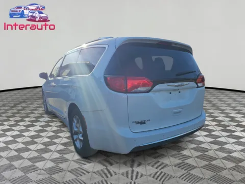 Another view of 2018 Chrysler Pacifica Touring L Minivan 4D for sale in Plainville, MA at Interauto