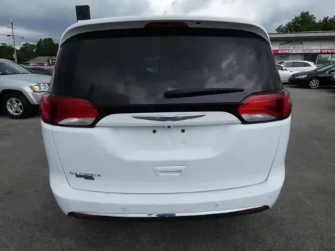 More photos of 2018 Chrysler Pacifica Touring L Minivan 4D at Interauto, MA