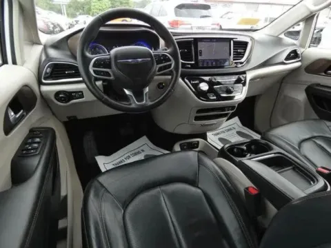 More photos of 2018 Chrysler Pacifica Touring L Minivan 4D at Interauto, MA