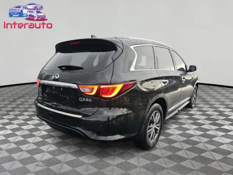 More photos of 2017 INFINITI QX60 3.5 Sport Utility 4D at Interauto, MA