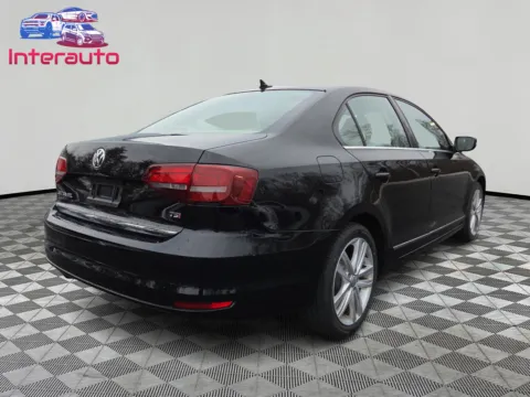 More photos of 2017 Volkswagen Jetta 1.8T SEL Sedan 4D at Interauto, MA